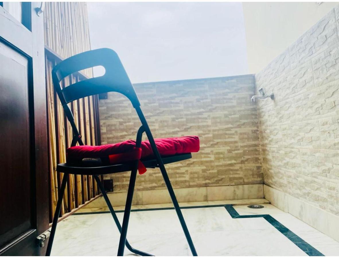 Bluo Studio4 Golf Course Road - Gym, Balcony, Lift غورغاون المظهر الخارجي الصورة