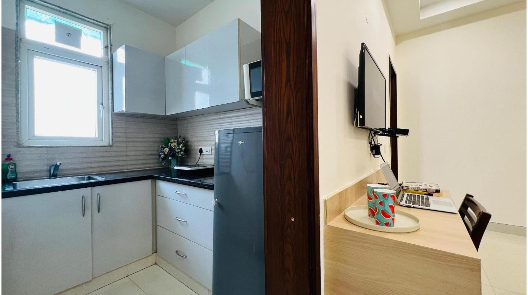 Bluo Studio4 Golf Course Road - Gym, Balcony, Lift غورغاون المظهر الخارجي الصورة