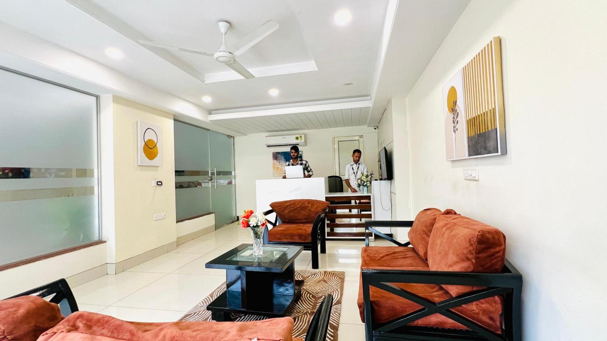 Bluo Studio4 Golf Course Road - Gym, Balcony, Lift غورغاون المظهر الخارجي الصورة