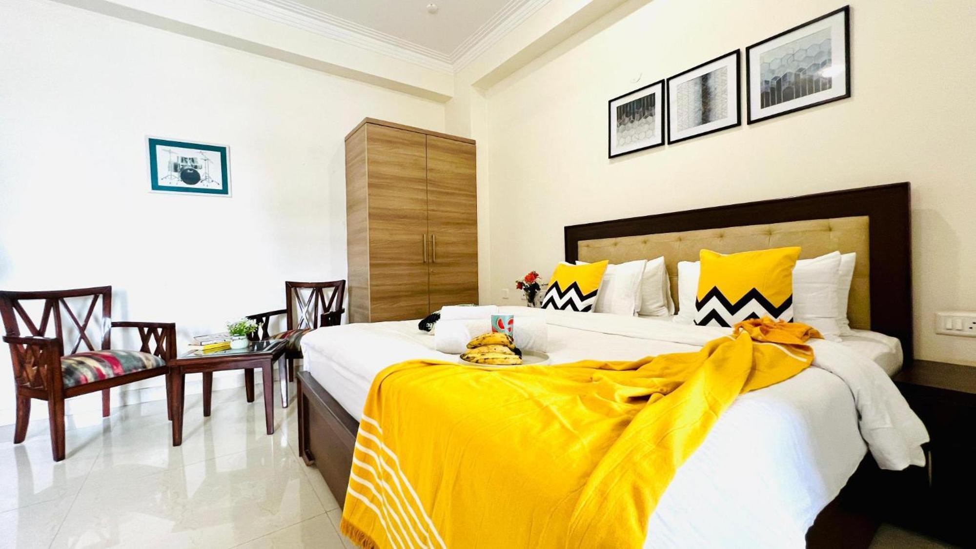 Bluo Studio4 Golf Course Road - Gym, Balcony, Lift غورغاون المظهر الخارجي الصورة