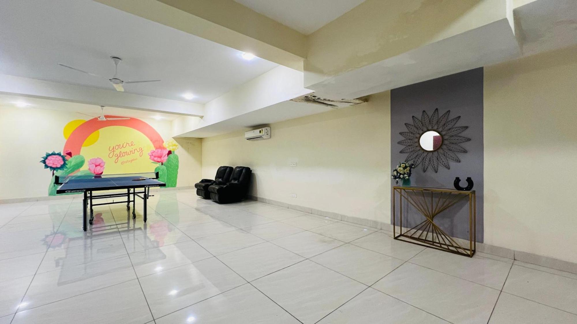 Bluo Studio4 Golf Course Road - Gym, Balcony, Lift غورغاون المظهر الخارجي الصورة