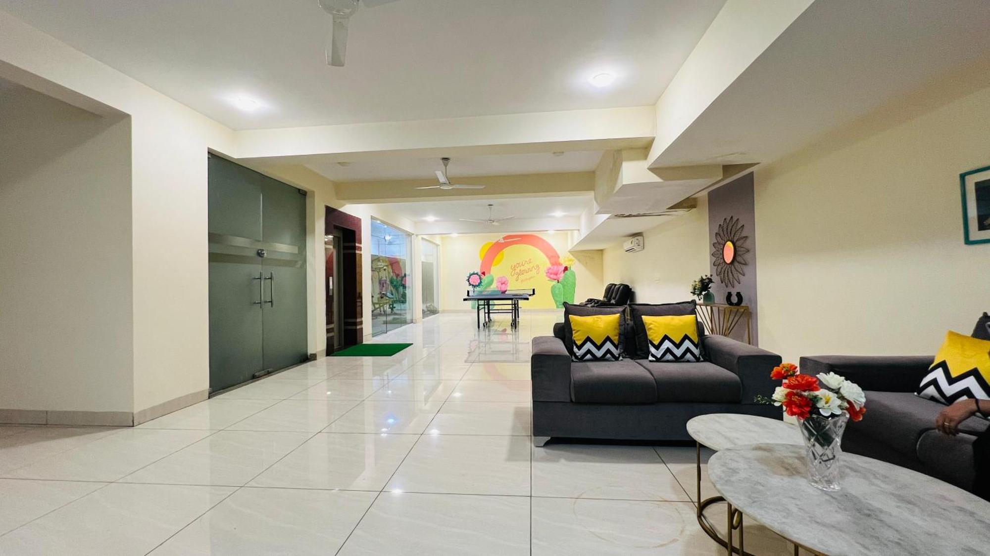 Bluo Studio4 Golf Course Road - Gym, Balcony, Lift غورغاون المظهر الخارجي الصورة